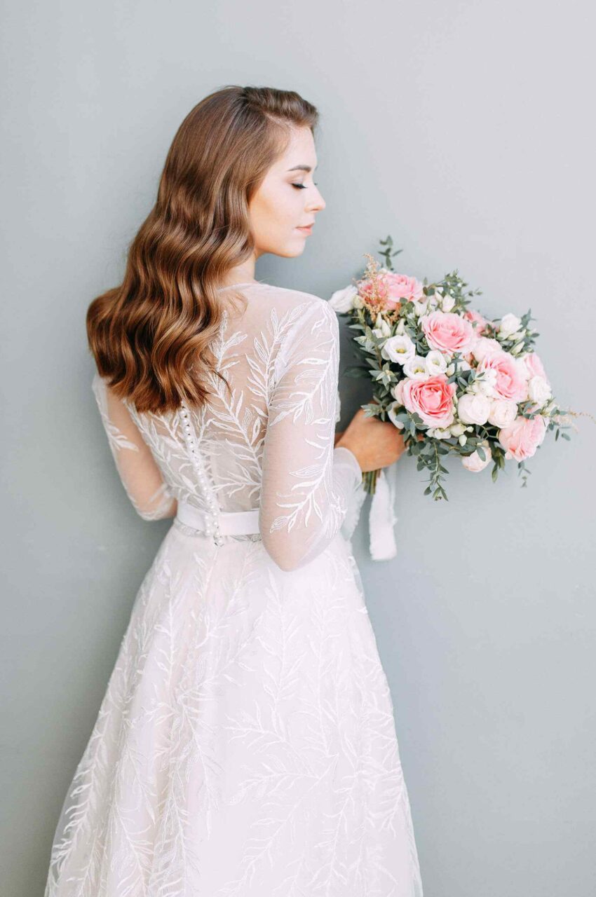 https://alexolgawedding.com/wp-content/uploads/2020/11/wedding_dress_04-850x1280.jpg